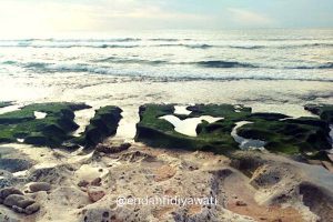 batu karang pantai balangan