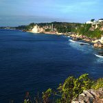 menunggu sunset di pantai balangan