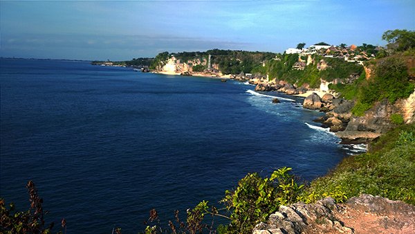 menunggu sunset di pantai balangan