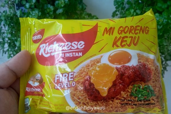 Terjebak Iklan Mie Keju Richeese