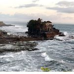 tanah lot pura cantik dan mitosnya