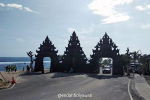 pantai melasti gate