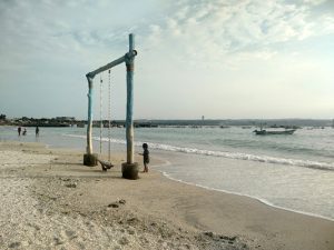 pantai kelan tempat healing warga lokal