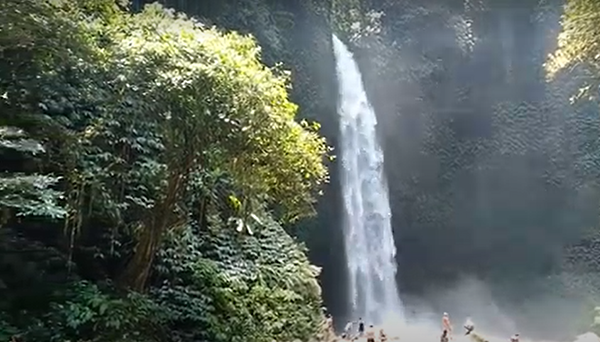 air terjun nung nung tempat indah yang wajib dikunjungi