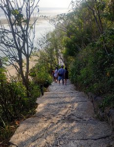 tangga pantai gunung payung