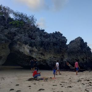 background karang di pantai geger