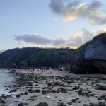 Mengintip Teluk Pantai Geger Kala Surut