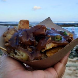 lumpia di teluk pantai geger